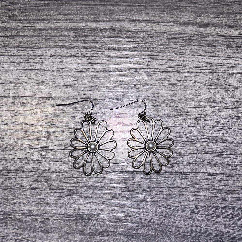 Elegant Silver Flower Earrings